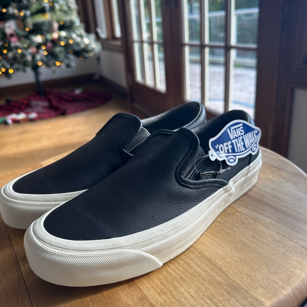 BNWT- Unisex Aritzia x Vans Classic Slip-On 98 DX